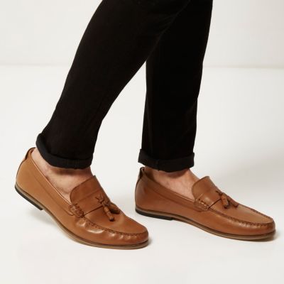 Tan brown leather tassel loafers